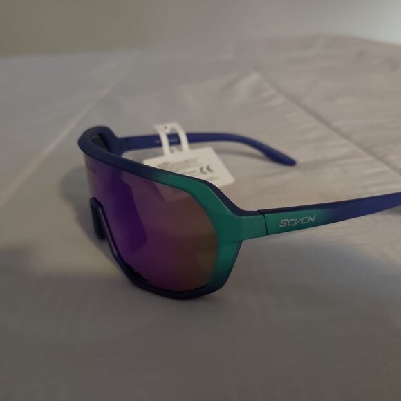 - New in Box - Never used - Unisex - Size M/S - 400UV Protection - Sports Sungla - Picture 2 of 5